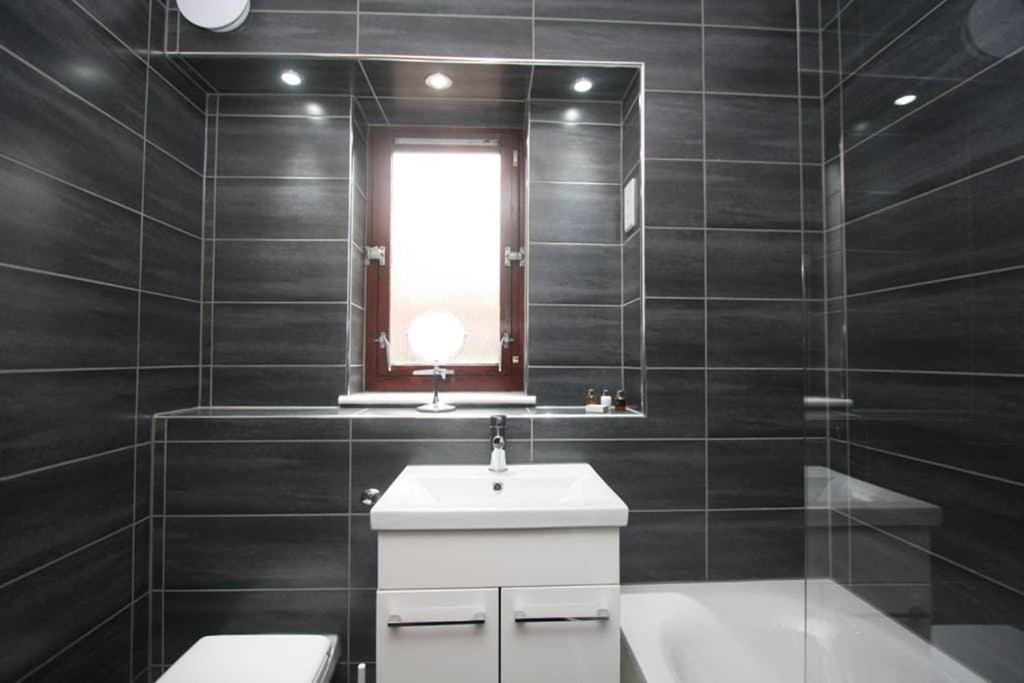 Bijou Merchant City Apartment With Parking Glasgow Exterior photo